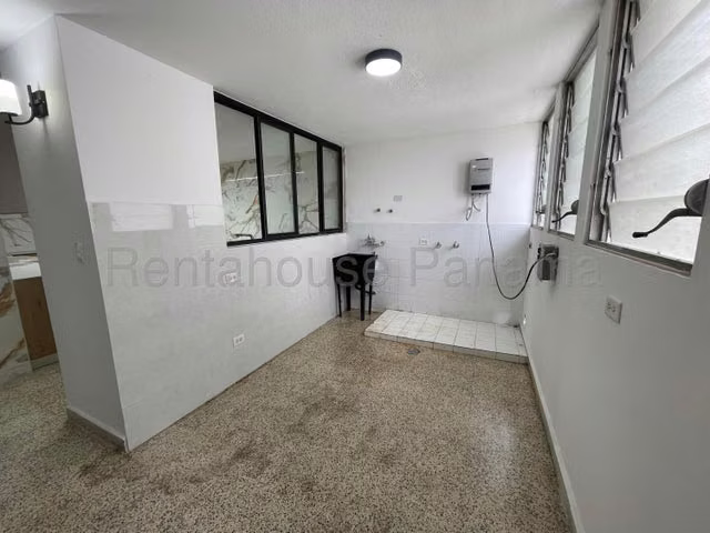 Se alquila apartamento de 201 mtas en Obarrio - Imagen 13