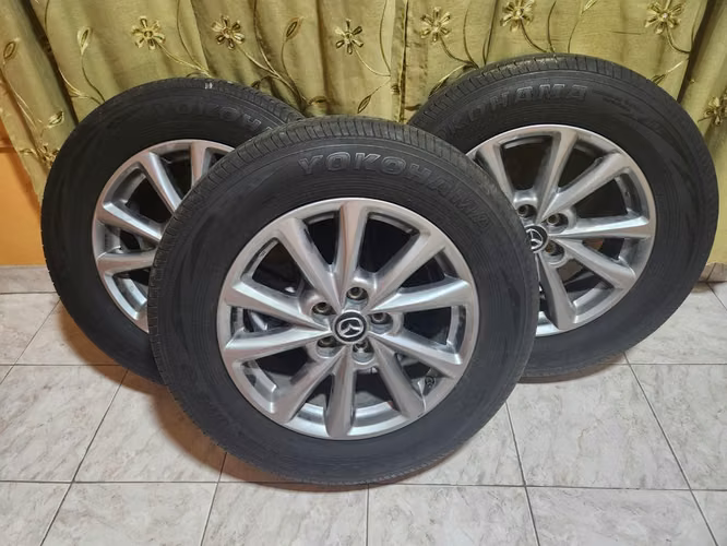 Venta de 3 llantas con sus rines 