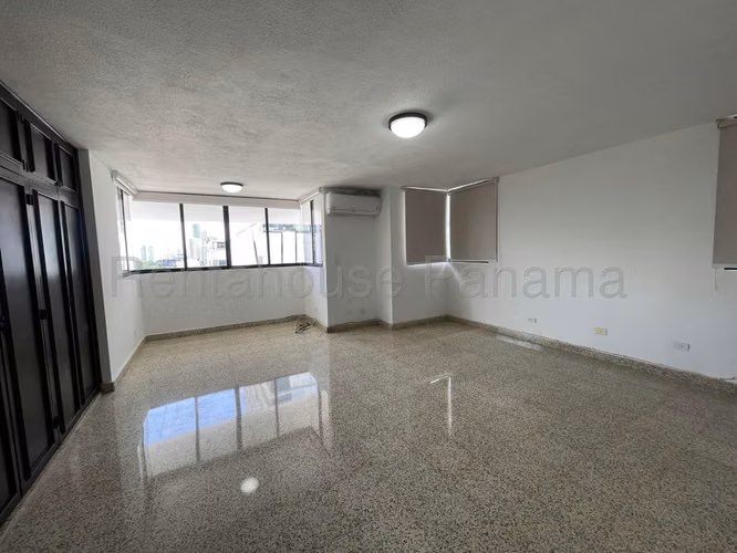 AMPLIO APARTAMENTO REMODELADO EN OBARRIO - 27YCG2596