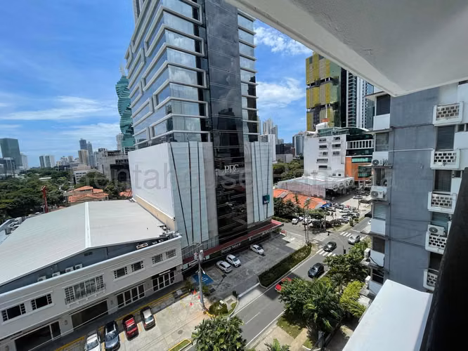 AMPLIO APARTAMENTO REMODELADO EN OBARRIO - 27YCG2596