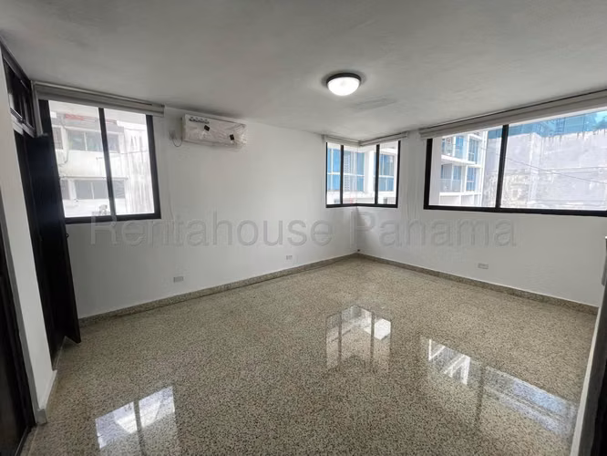 AMPLIO APARTAMENTO REMODELADO EN OBARRIO - 27YCG2596