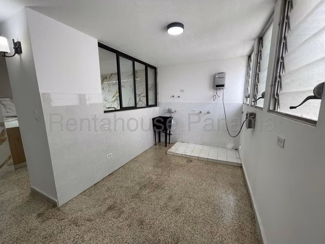 AMPLIO APARTAMENTO REMODELADO EN OBARRIO - 27YCG2596