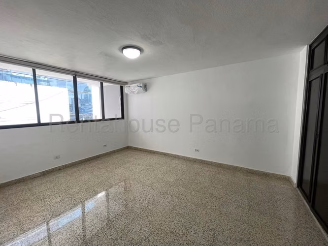 AMPLIO APARTAMENTO REMODELADO EN OBARRIO - 27YCG2596