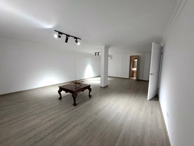 CASA EN VENTA REMODELADA / 3 NIVELES/ MIRAFLORES BETANIA / SOLO CLIENTES DIRECTOS