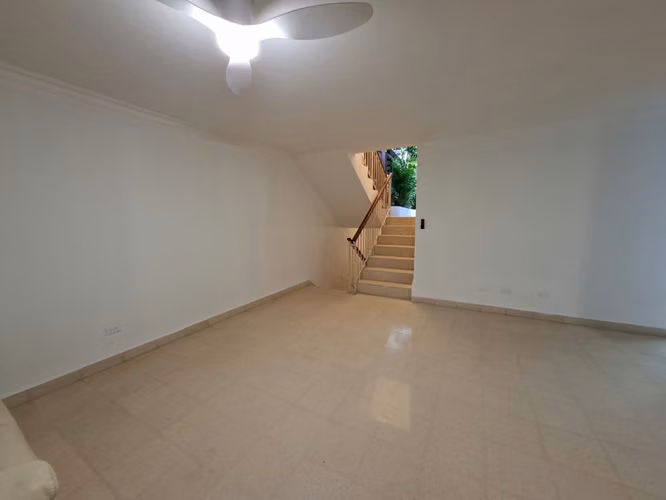 CASA EN VENTA REMODELADA / 3 NIVELES/ MIRAFLORES BETANIA / SOLO CLIENTES DIRECTOS