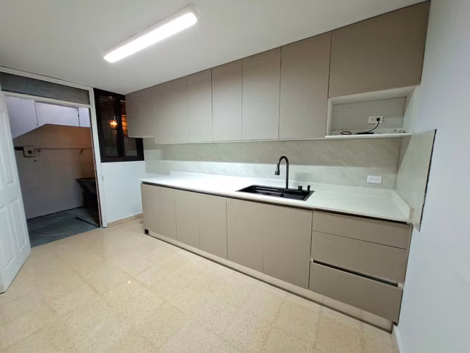 CASA EN VENTA REMODELADA / 3 NIVELES/ MIRAFLORES BETANIA / SOLO CLIENTES DIRECTOS