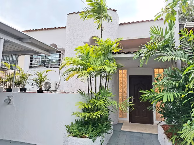 CASA EN VENTA REMODELADA / 3 NIVELES/ MIRAFLORES BETANIA / SOLO CLIENTES DIRECTOS