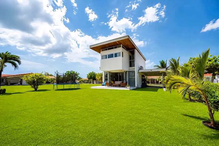  ¡TU CASA DE PLAYA EN PUNTA BARCO, CORONADO! 