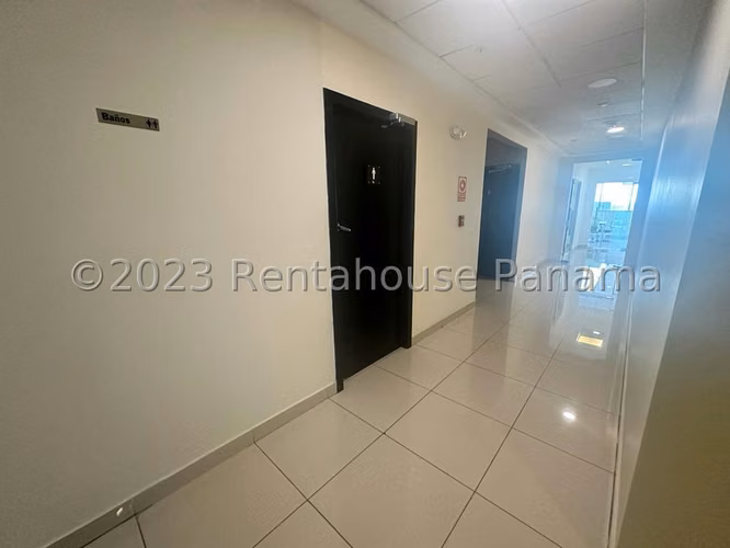 Se Vende Consultorio en Avenida Balboa GC24-3757