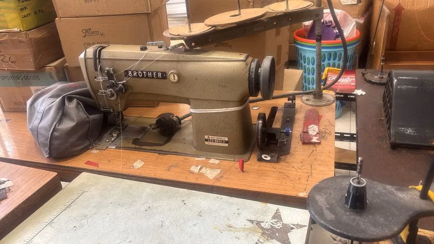 Vendo Maquinas de Coser (funcionales y por reparar) - Imagen 2