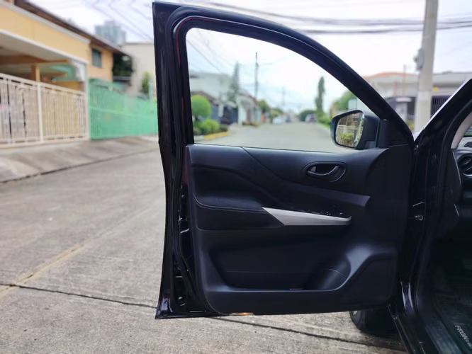 NISSAN NP MANUAL 4X4 NEGOCIABLE  - Imagen 4
