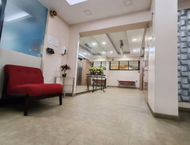 Alquiler de apartamento Consultorio Royal Center Marbella - Imagen 2