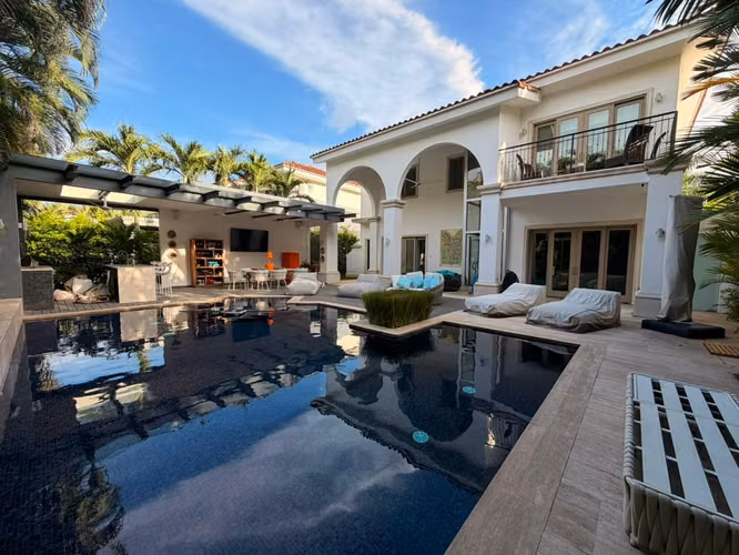 Casa lujosa con piscina en alquiler en Santa Maria - Imagen 6