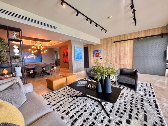 Renovated apartment in PH Lantana, Crescent Lane, Santa Maria