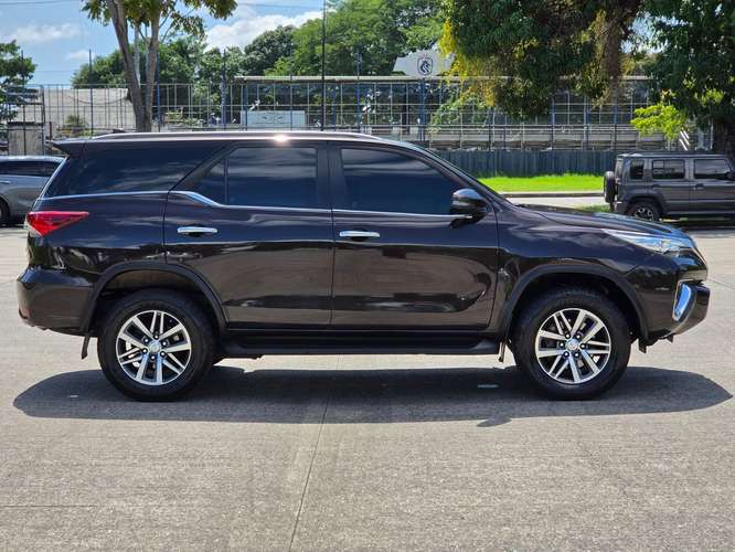 TOYOTA FORTUNER 2019 $30,900