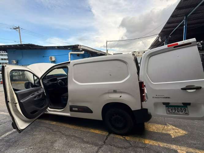 SE VENDE PEUGEOT 2020 CON POCO KM DE USO COMBUSTIBLE DIESEL  - Imagen 2