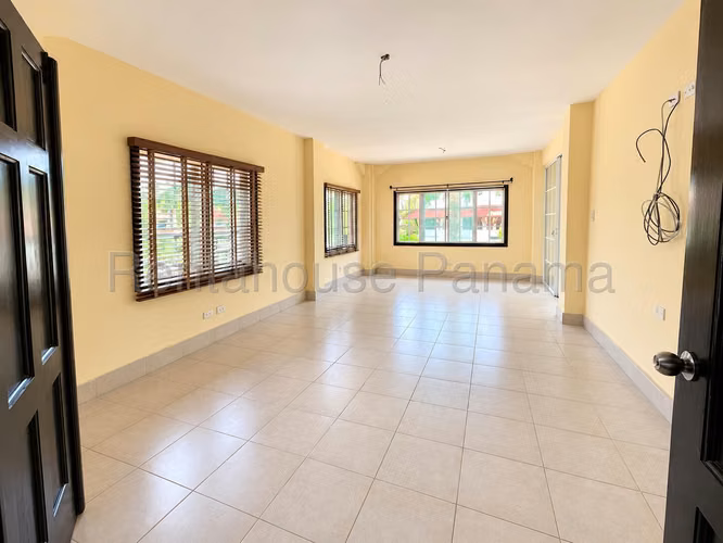 Se Vende Casa en Albrook MDV27-1082