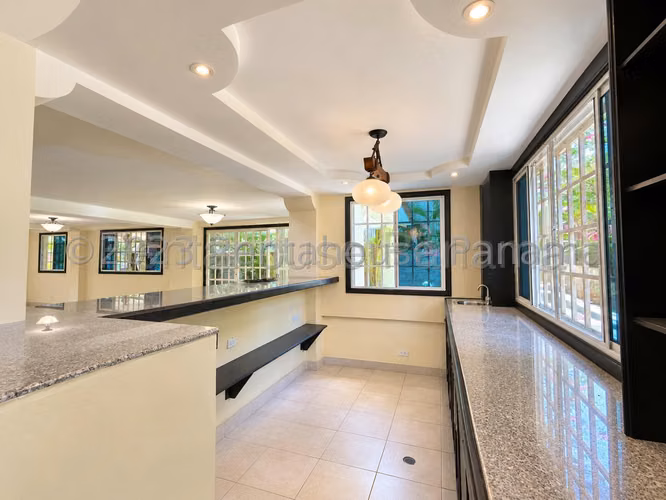 Se Vende Casa en Albrook MDV27-1082