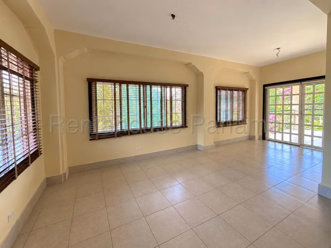 Se Vende Casa en Albrook MDV27-1082
