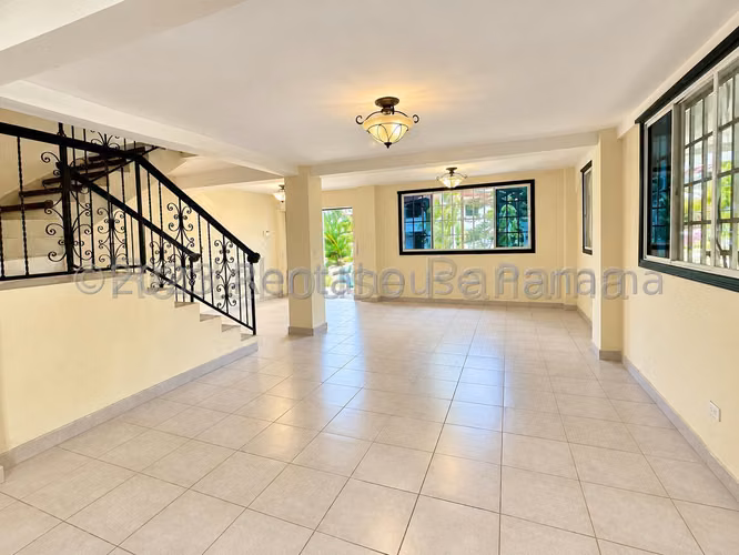 Se Vende Casa en Albrook MDV27-1082