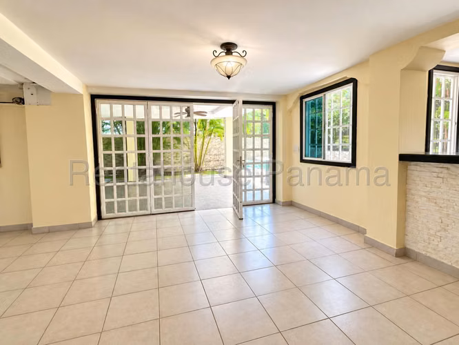 Se Vende Casa en Albrook MDV27-1082