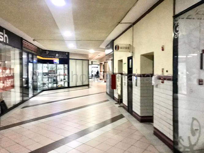 Venta de Amplio Local comercial en Via España 27*2583mfk