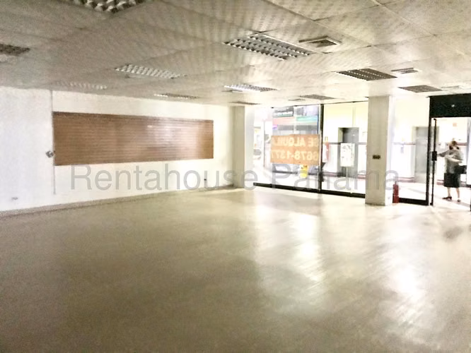 Venta de Amplio Local comercial en Via España 27*2583mfk