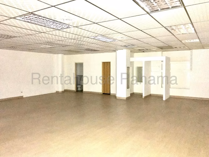Venta de Amplio Local comercial en Via España 27*2583mfk