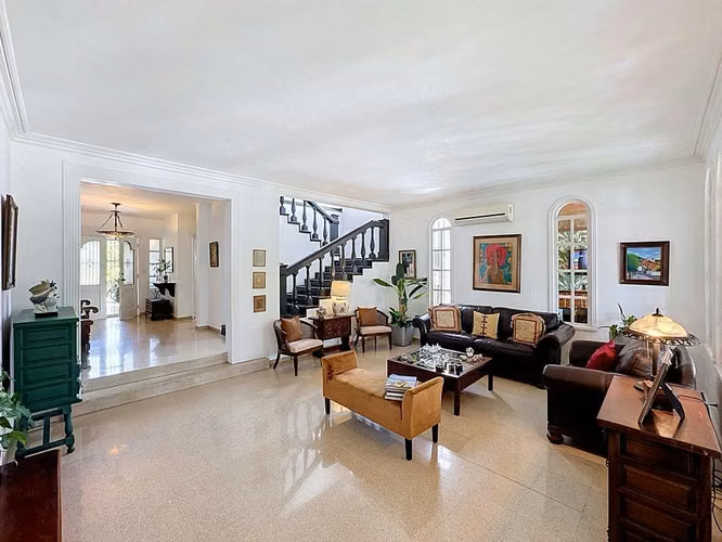 Sale of house in the Alameda