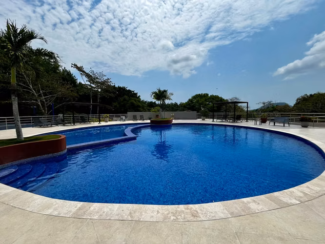 Tranquilidad y comodidad en Forest Gate | 2 habitaciones + balcón con vista al bosque - Imagen 14