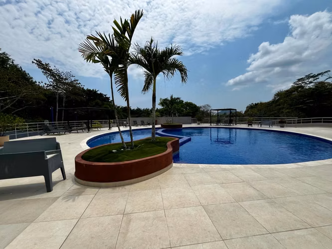 Tranquilidad y comodidad en Forest Gate | 2 habitaciones + balcón con vista al bosque - Imagen 13