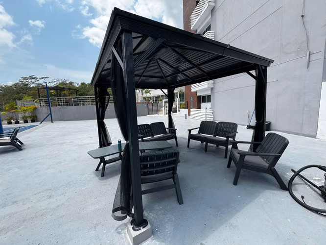 Tranquilidad y comodidad en Forest Gate | 2 habitaciones + balcón con vista al bosque - Imagen 8