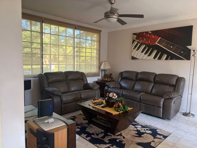 Se alquila casa con piscina en Coronado