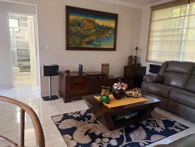 Se alquila casa con piscina en Coronado