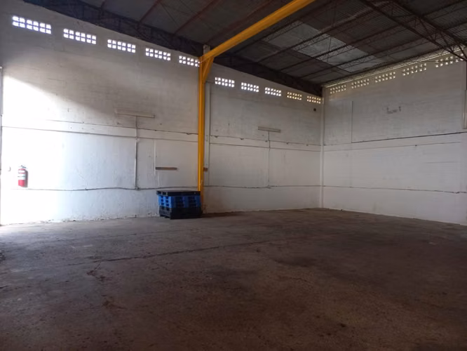 ALQULLER DE GALERAS SET CLOSED IN LOCERIA