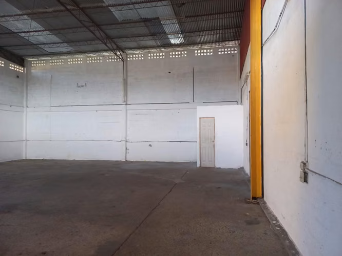 ALQULLER DE GALERAS CONJUNTO CERRADO EN LOCERÍA  - Imagen 5