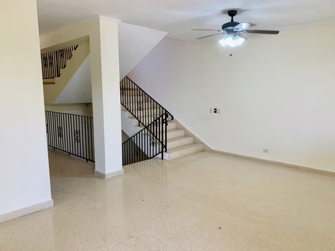 BETANIA Amplia Casa de 336 m² con Estudio y Terraza  $1,400.00 - Imagen 3