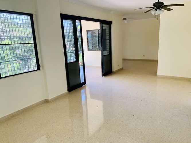 BETANIA Amplia Casa de 336 m² con Estudio y Terraza  $1,400.00 - Imagen 2