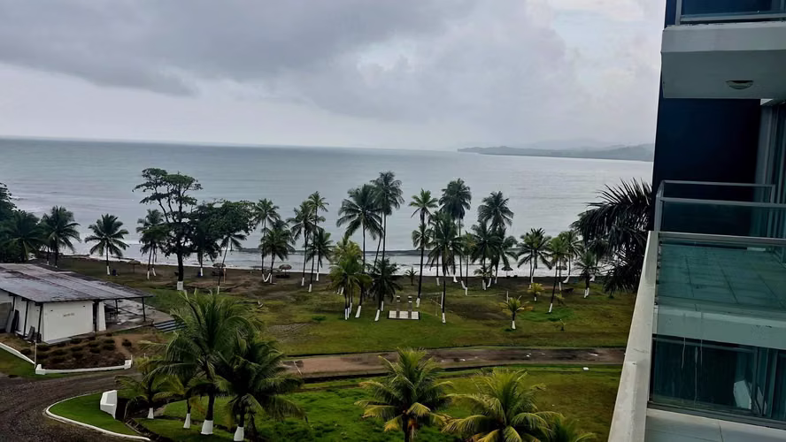 Apartamento en Alquiler Bala Beach Vista al Mar – María Chiquita, Portobelo $650 - Imagen 1