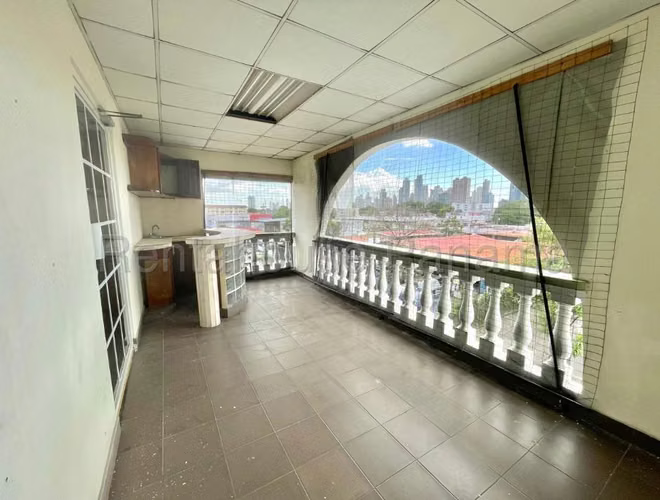 Galera en venta Parque Lefevre 27-1993 MMM