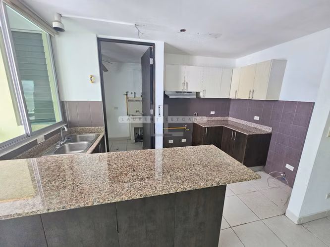 Venta de Apartamento en PH Green Bay - Costa del Este. Haga Una Oferta