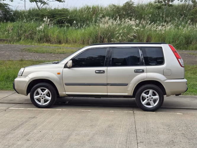 FOR SALE NISSAN XTRAIL MANUAL YEAR 2003, MOTOR GASOLINE NEGOTIABLE