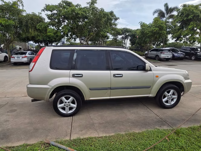 EN VENTA NISSAN XTRAIL MANUAL AÑO 2003, MOTOR GASOLINA, MANUAL 2800.00 NEGOCIABLE - Imagen 3