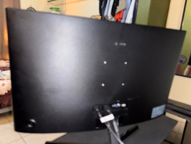 Monitor Curvo Samsung Essential 27” gaming  - Imagen 3
