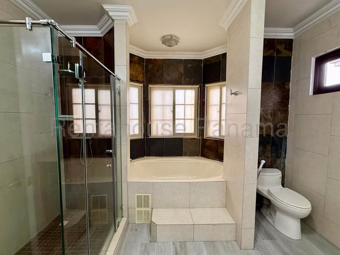 Casa en Venta en Costa Sur 328 m² LR