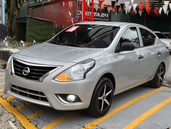 NISSAN VERSA 2020