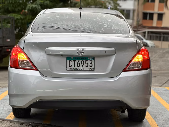 NISSAN VERSA 2020 - Imagen 6