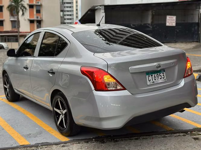 NISSAN VERSA 2020 - Imagen 4
