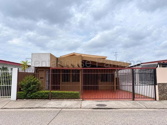 House for Sale in Parque Lefevre JG