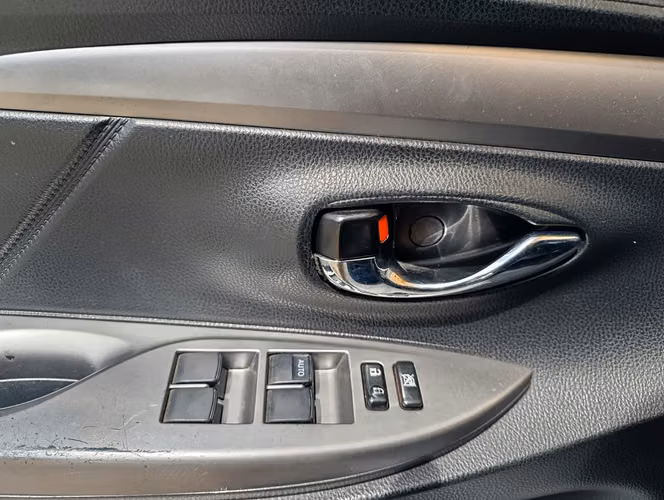 TOYOTA YARIS 2014 AUTOMATICO - Imagen 11
